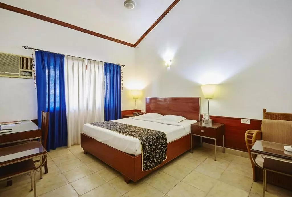 hotel camelot beach sea view goa_shabavizparvaz_04.jpg